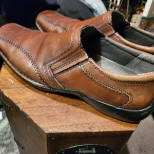 Size 9 men's  Leather loafers By Clark's